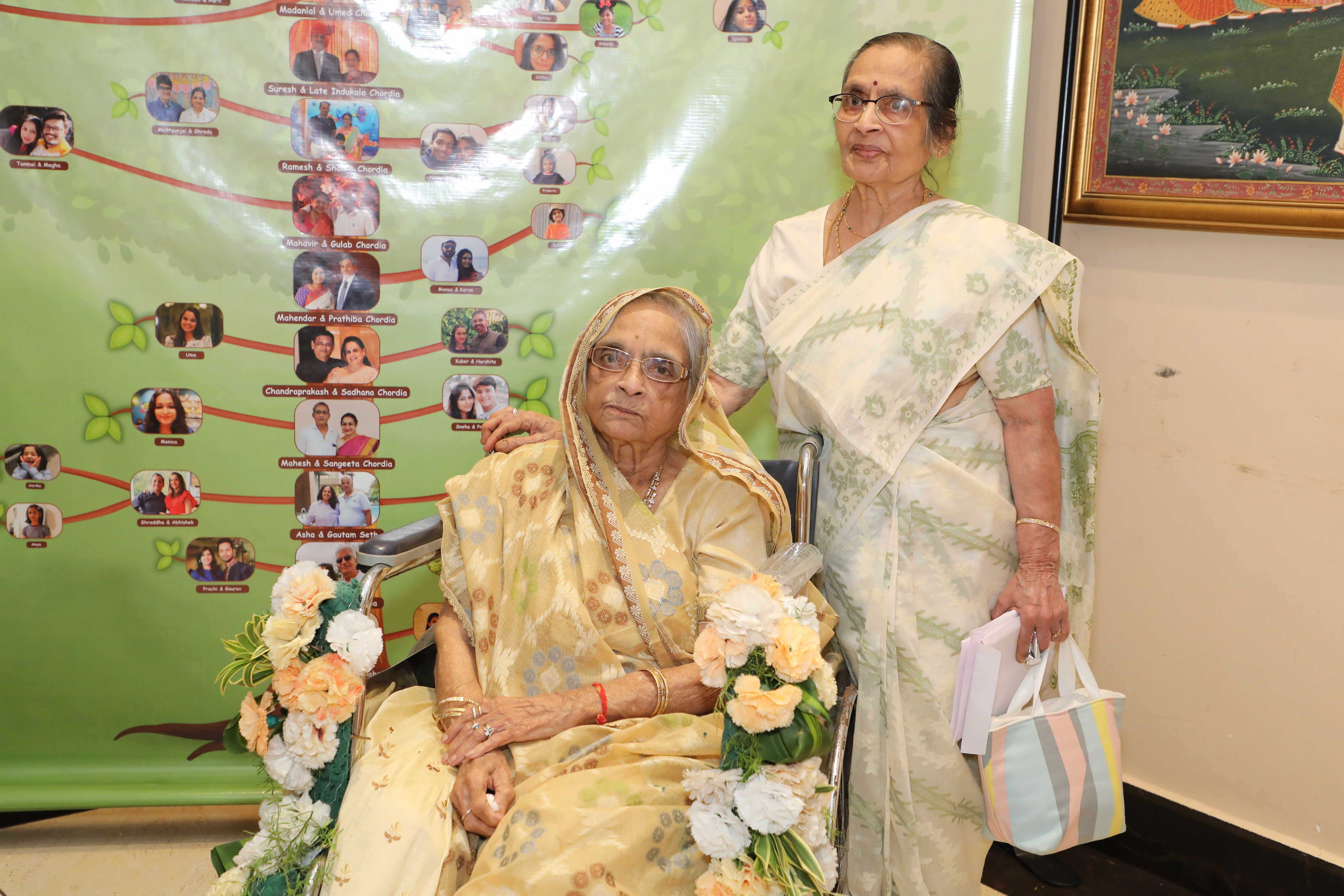 <b>100-year-old Ratni Bai Chiordia with her 90-year-old sister</b>