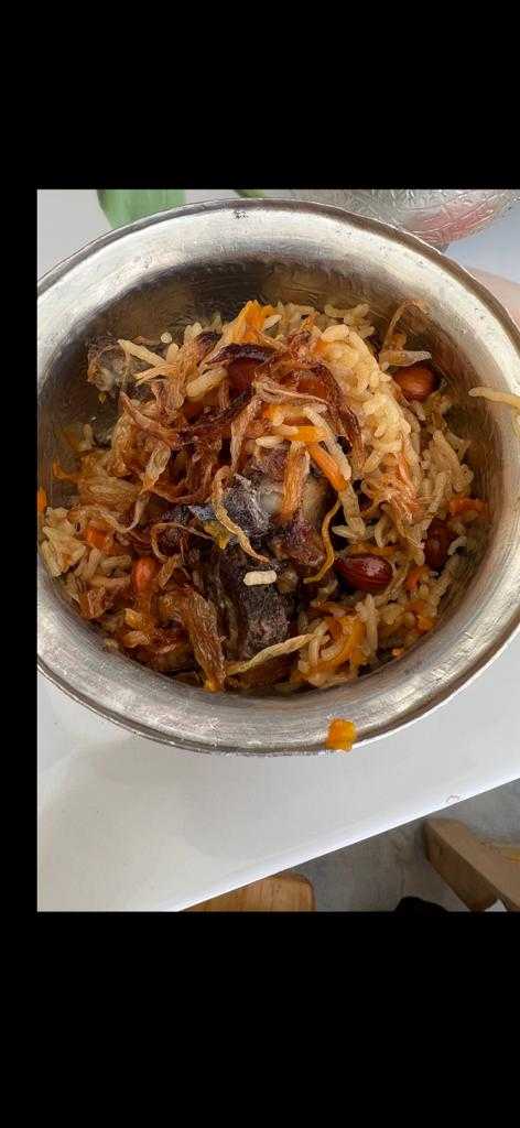 <b>The Persian influence in Ladakhi food came across in the Yakhandi Pulao -- a rice dish with lamb and a lot of caramelised onions. The vegetarian version of this dish has raisins and apricot kernels. This was familiar food for us and we loved the rich Basmati flavour. </b>