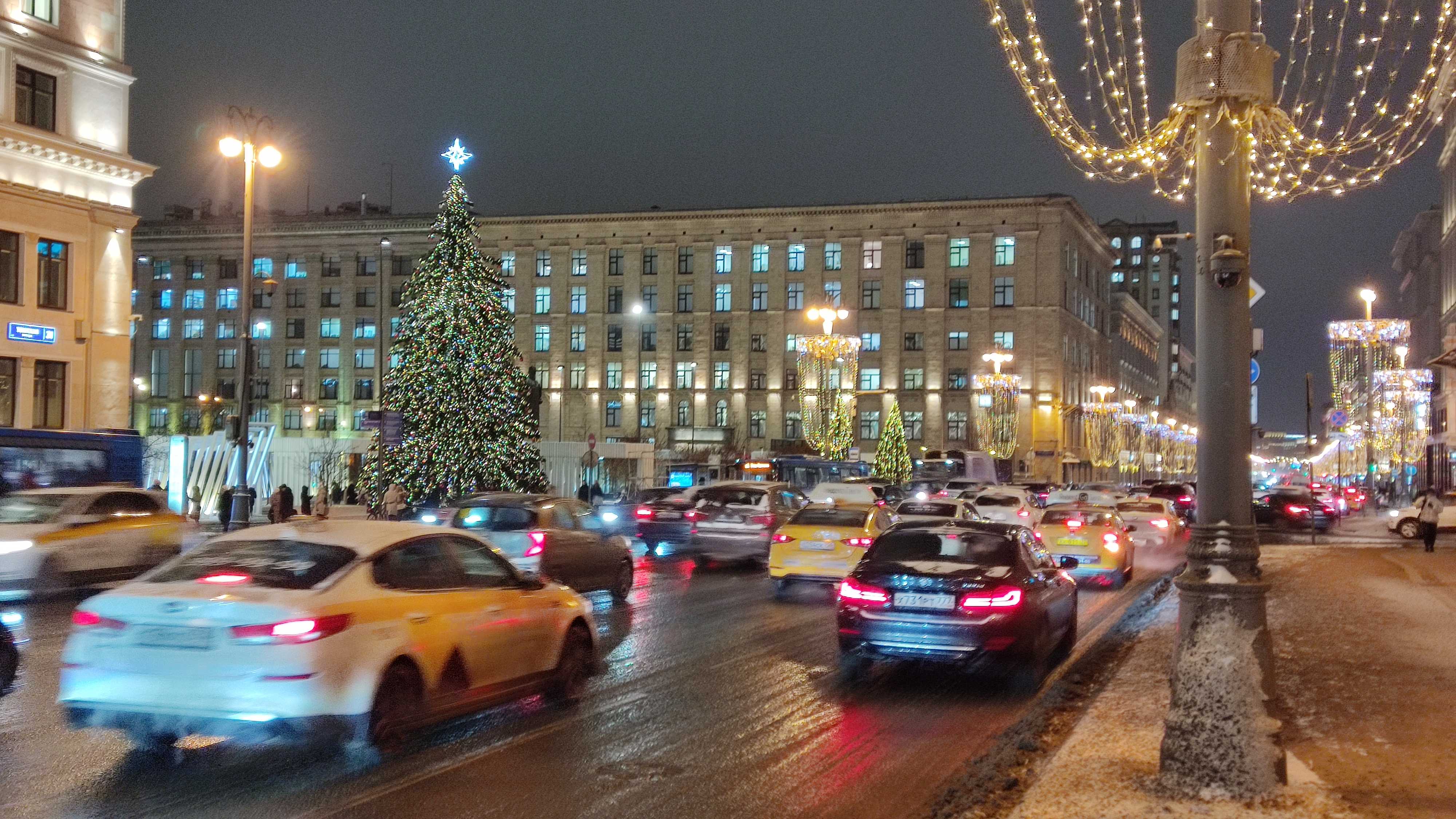 <i><b>A winter evening in Moscow. Image courtesy: Kala Sunder</b></i>