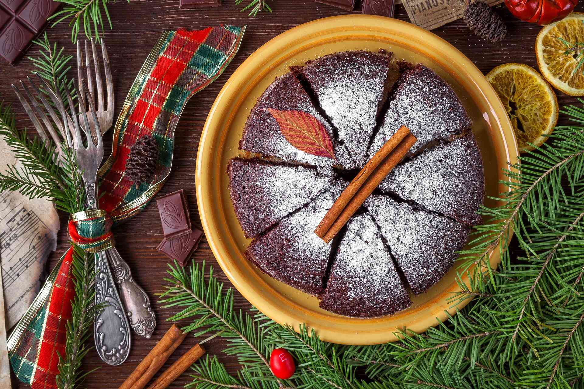 Thomas uses simple tools for great cakes during Christmas. Courtesy: Pixabay 